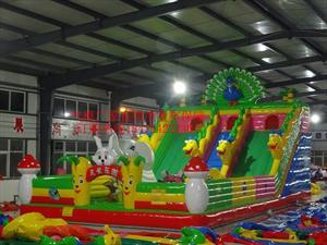 黑龍江充氣城堡質(zhì)量展示 - 河南藍(lán)月月氣模玩具廠家產(chǎn)品展示第一頁